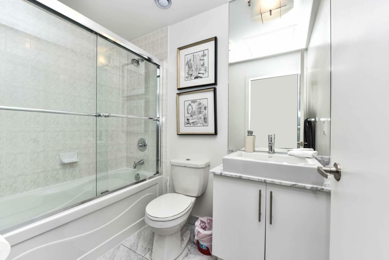 Sarkar Suites - Maple Leaf Square Toronto Exteriör bild
