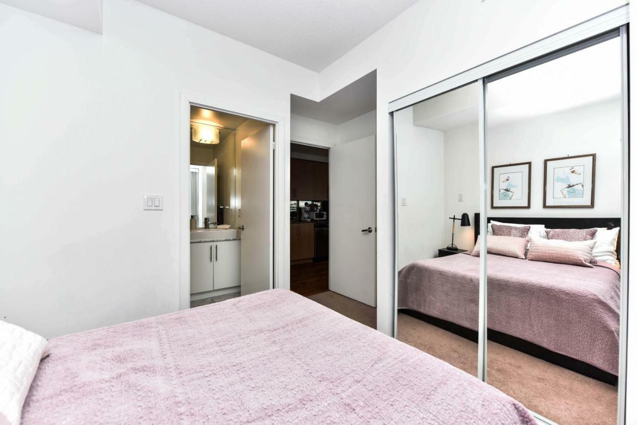 Sarkar Suites - Maple Leaf Square Toronto Exteriör bild