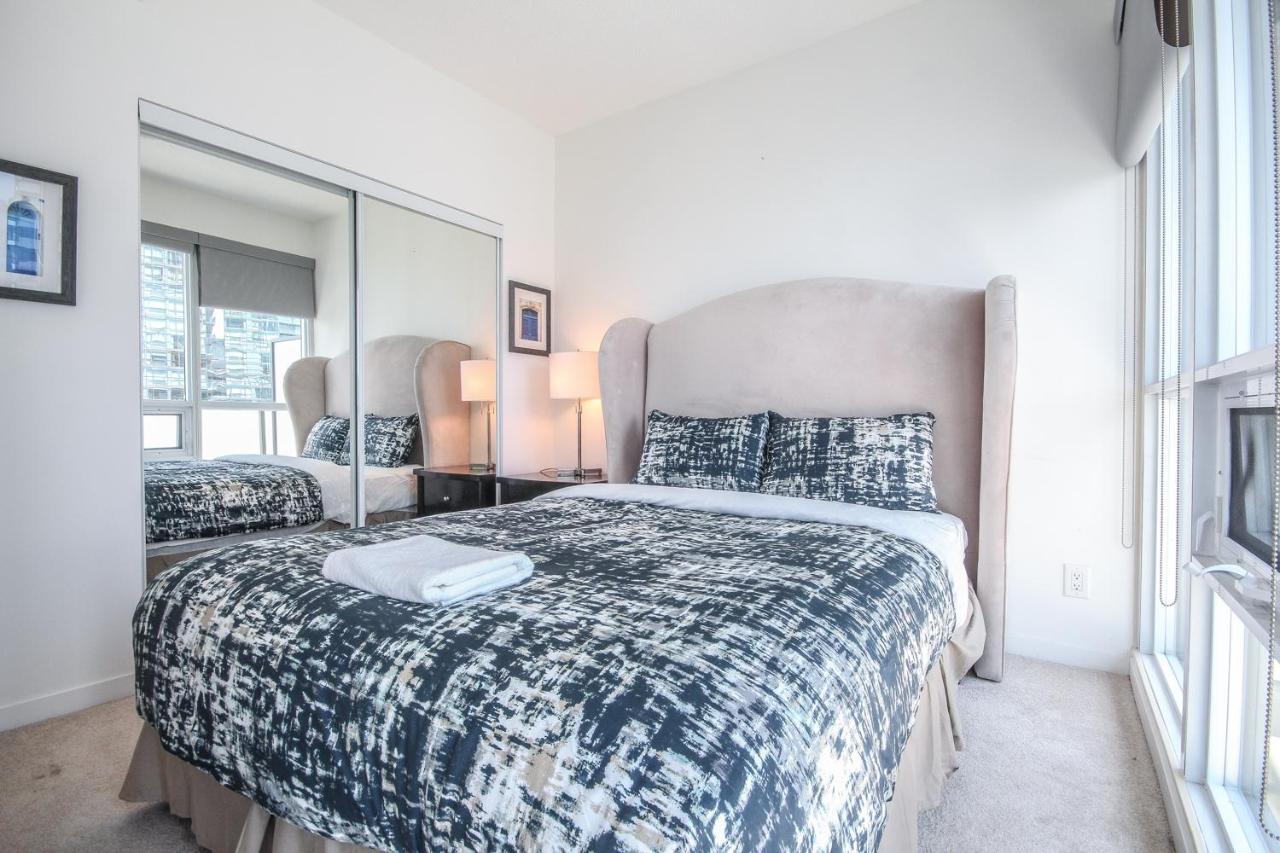 Sarkar Suites - Maple Leaf Square Toronto Exteriör bild